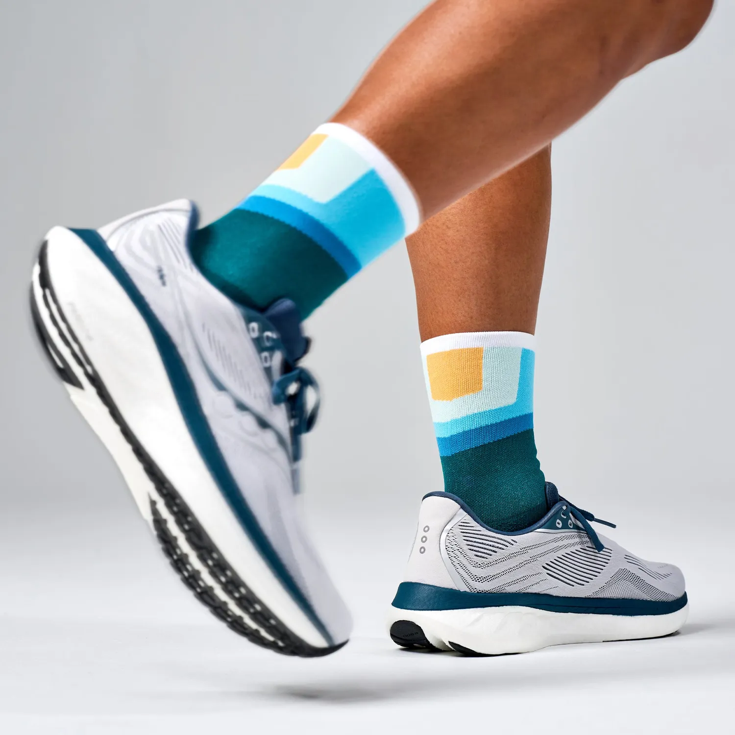 Feetures Elite Light Cushion Mini Crew løbesokker Breezy Court blød
