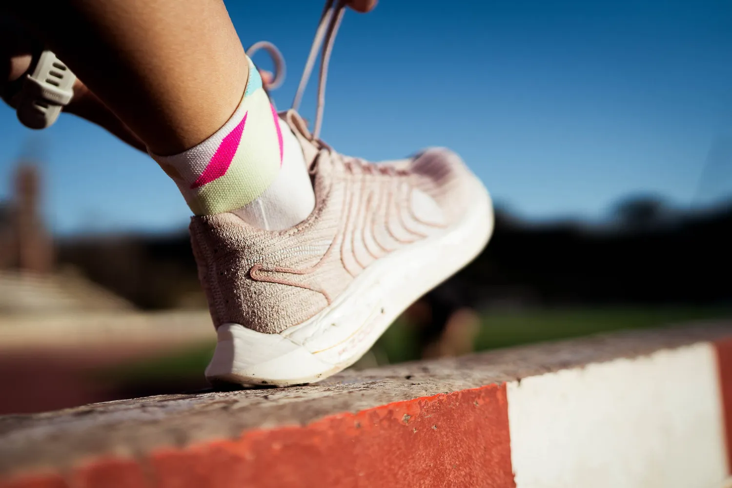Incylence Ultralight Strikes Short løbestrømper hvid-pink 39-42 ultralet