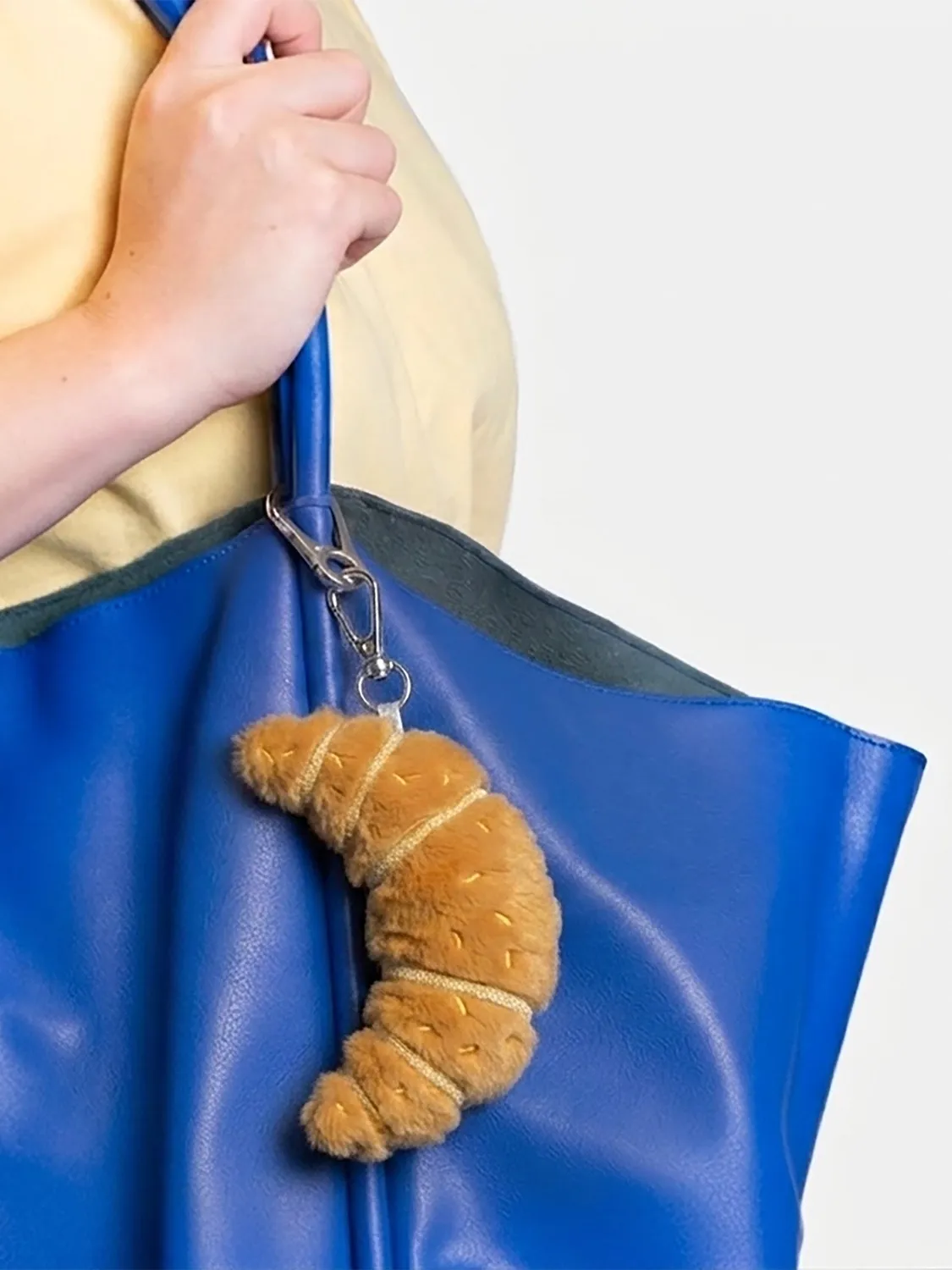 Eat My Socks Croissant taskevedhæng charm
