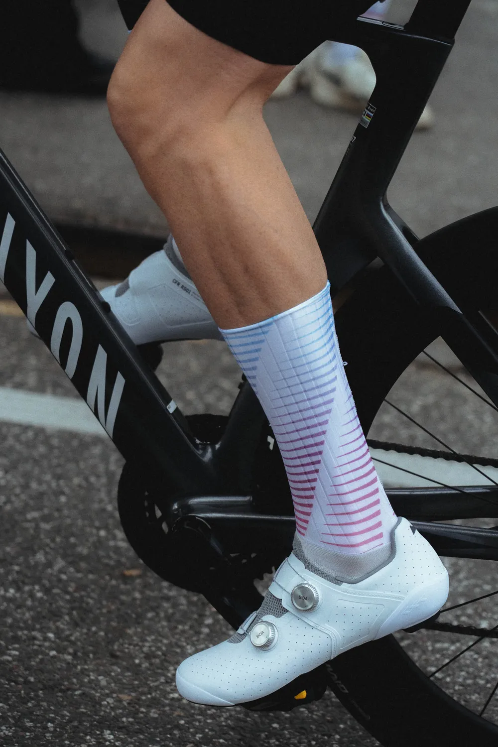 Incylence Cycling Aero Velocity Cyan Pink cykelstrømper aero