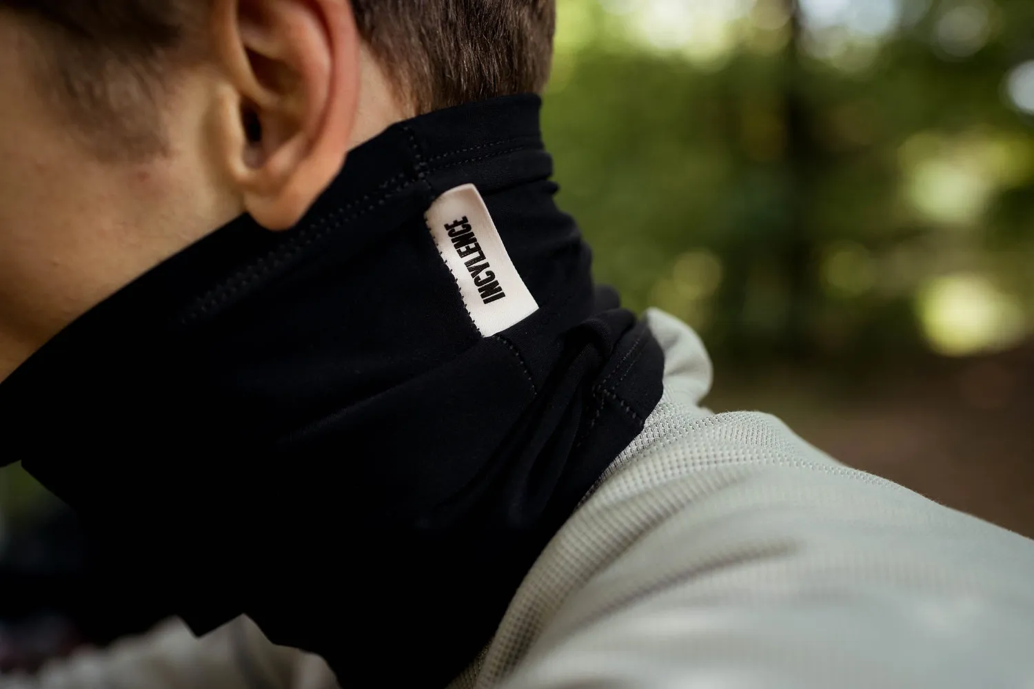 Incylence Neck Tube V2 Black Light Pink halsedisse blød