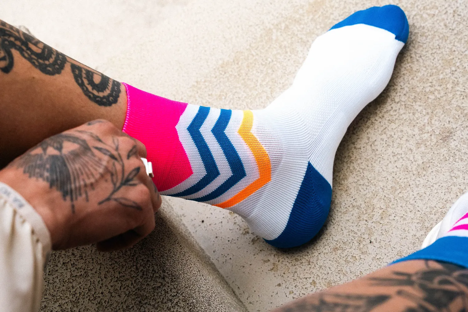 Incylence Running Volts Blue Pink løbestrømper åndbar