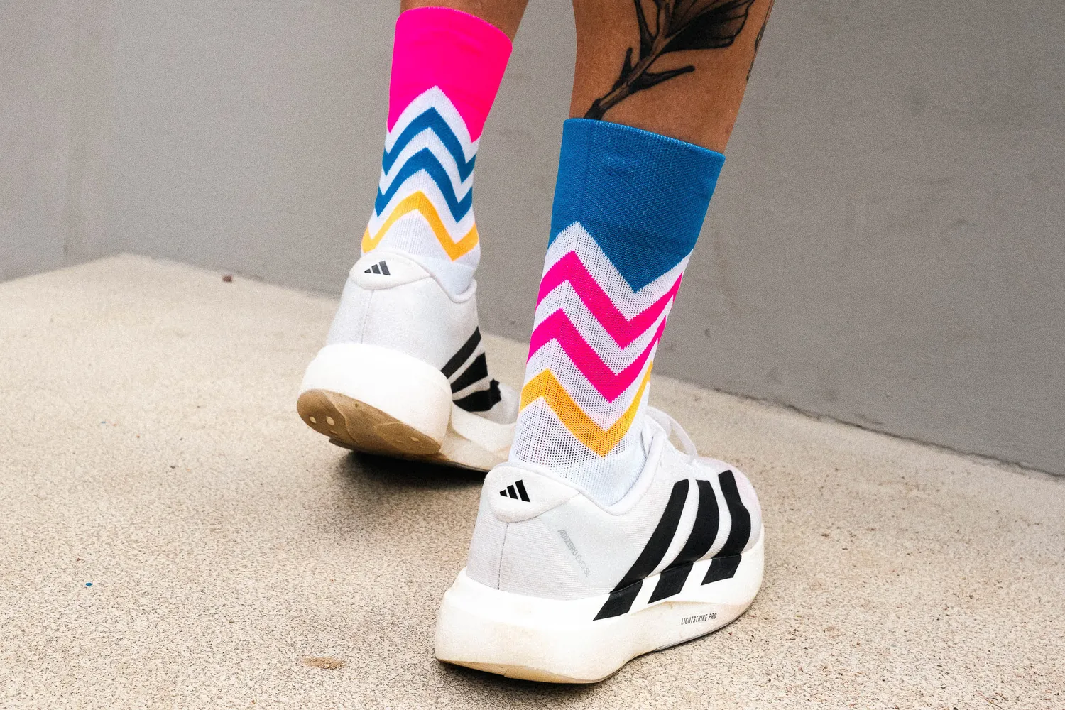 Incylence Running Volts Blue Pink løbestrømper åndbar