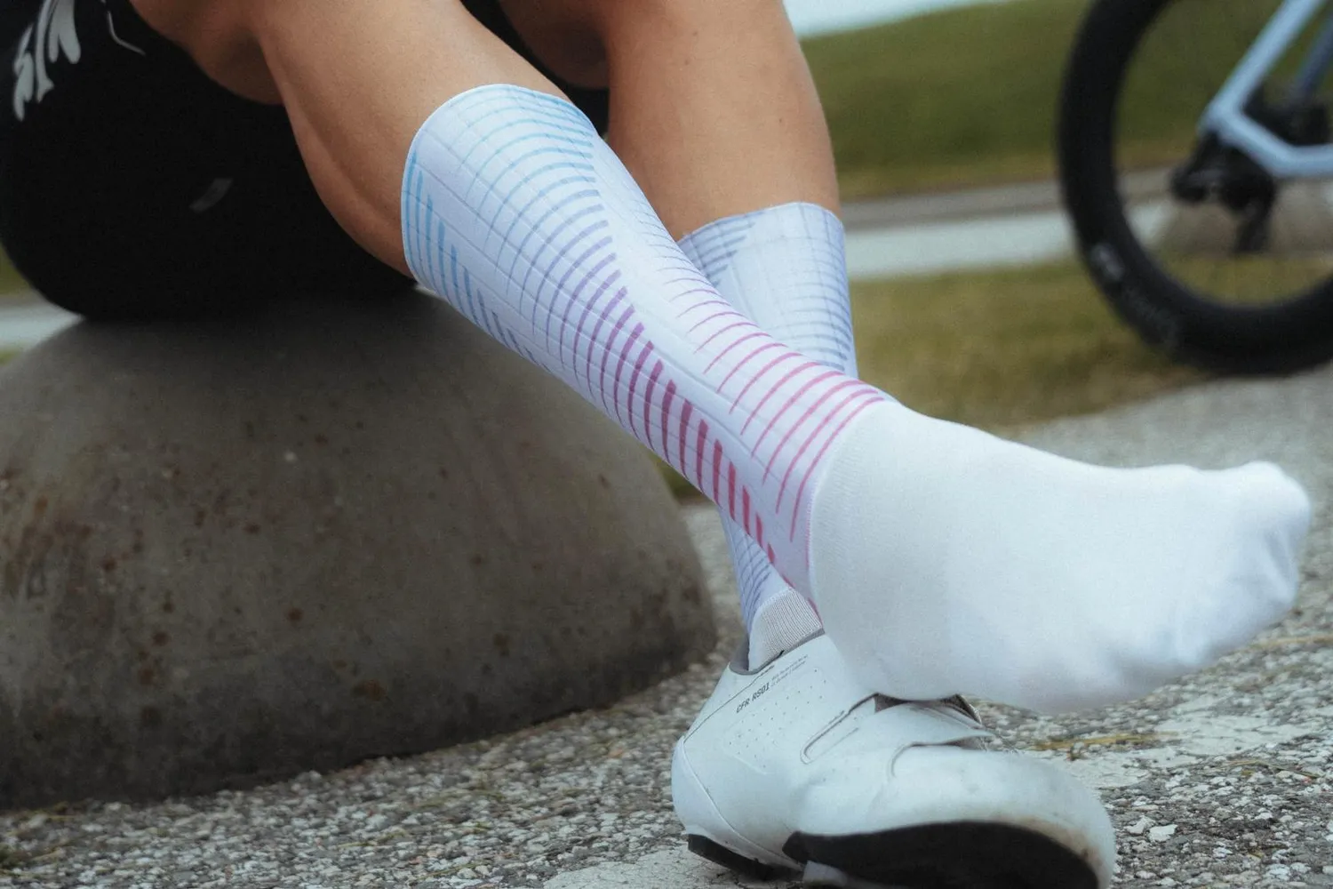 Incylence Cycling Aero Velocity Cyan Pink cykelstrømper aero